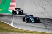 Hungaroring, Course 1 : Latifi gagne sans trembler