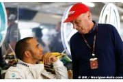 Hamilton refusing to wear team cap in 2013