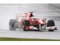 Alonso tops wet opening practice