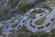 Sébastien Buemi pilote une F1 jusqu'au Saint Gotthard
