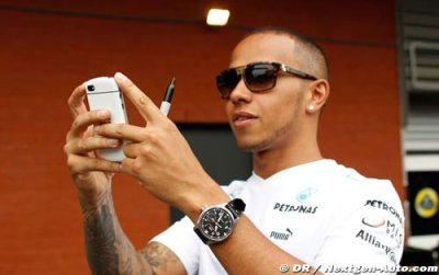 Hamilton évoque le manque d’argent