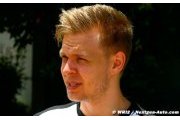 Magnussen apprend beaucoup aux côtés d'Alonso et Button