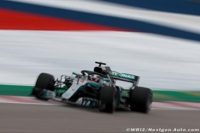 Hamilton edges Vettel to take pole at Circuit of the Americas