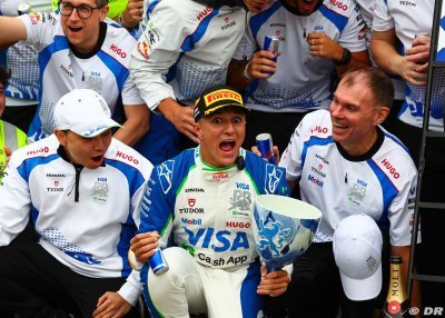 Hadjar révèle pourquoi il ’veut son trophée cassé’ après son podium