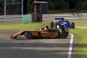Touché par un concurrent sur un jeu en ligne, Verstappen se venge !