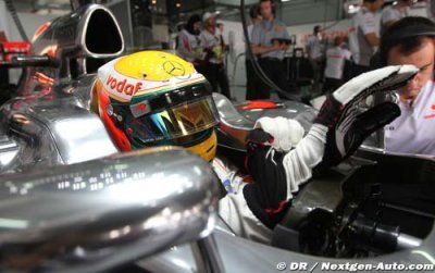 Hamilton to keep pole after technical problem