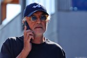 Affaire Gasly : un Briatore en colère accuse un juge de la FIA d'être lié à McLaren, qui se sent insultée et menace en retour !