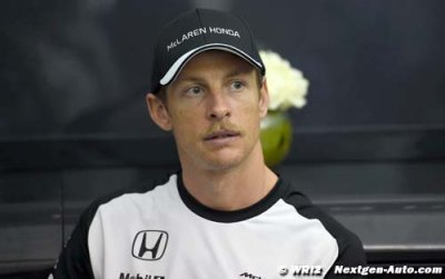 Hamilton et Button prennent la défense de Mercedes