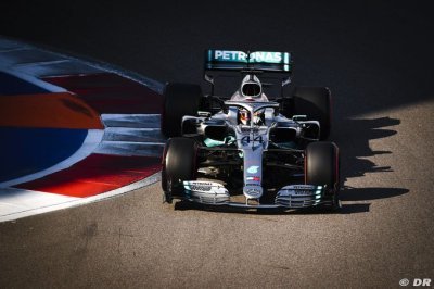 Hamilton to stay at Mercedes in 2021, 2022 - report