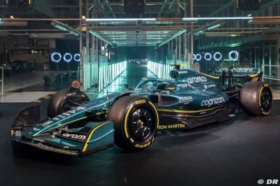 Aston Martin F1 présente l’AMR22 et sa nouvelle livrée