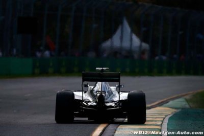 Hamilton critique le bruit des V6, Lauda intervient