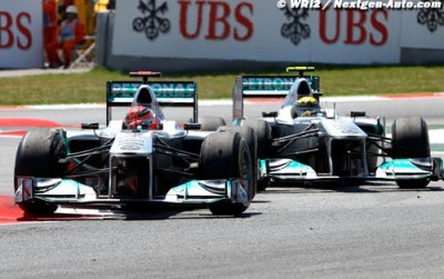 Mercedes keeps working with eye on 2012