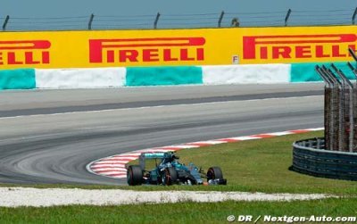Rosberg denies ’blocking’ Hamilton