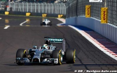Hamilton wins in Sochi to hand Mercedes Constructors’ title