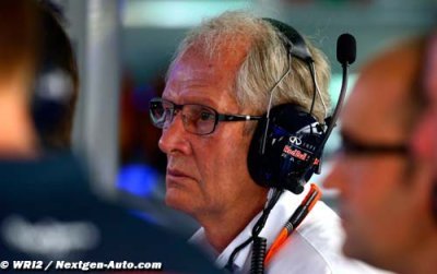 Ricciardo on ’same level’ as Vettel - Marko