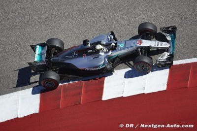 Hamilton edges Rosberg to take US GP pole