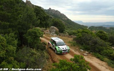 Kopecký leads after dramatic start