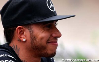 Wolff et Lauda félicitent Hamilton