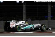 Rosberg dans les points, Schumacher dans le mur