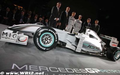 Mercedes présente ses flèches d’argent