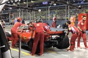 Singapore, FP2: Räikkönen tops FP2 as Vettel has brush with the barriers