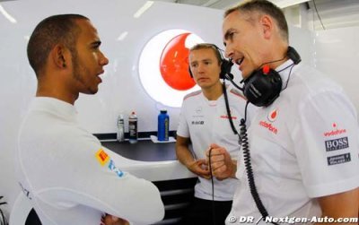 Martin Whitmarsh confident Lewis will stay