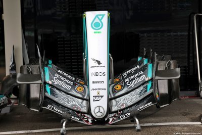 Mercedes tweaks front wing after Ferrari query