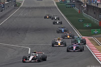 Villeneuve defends 2026 rules as backlash grows