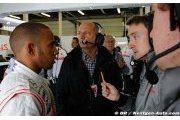 Hamilton hits back after Dennis' contract jibe