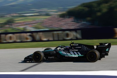 Un vendredi contrasté chez Mercedes F1&nbsp;: Antonelli domine, Russell a ’des soucis’