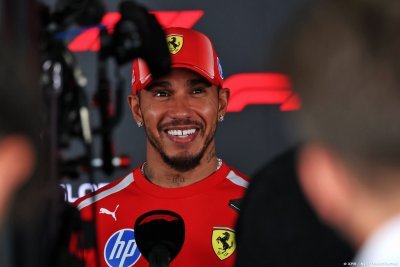 Hamilton veut se concentrer sur ’les points positifs’ et les progrès de Ferrari en 2026