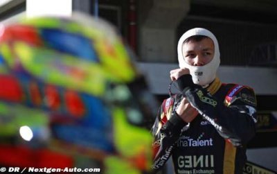 Alex Albon, pilote junior de Lotus F1, sous pression en 2014