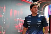 Vowles says Sainz wants to stay, but has options