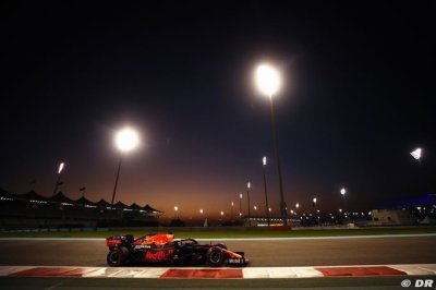 Verstappen bat les Mercedes et signe la pole à Abu Dhabi