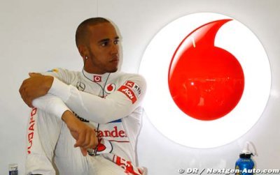 Hamilton says ’no idea’ about Mercedes rumours