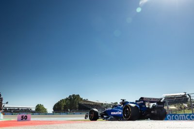 Albon dénonce une tactique ’sale’ chez Haas, douche froide pour Sainz à domicile