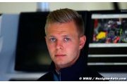 Button et Magnussen n'aiment pas le virage 8