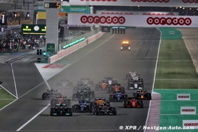 Hamilton takes dominant Qatar win ahead of Verstappen