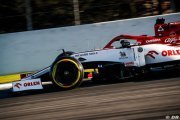 Alfa Romeo holds fire on 2021 driver decision