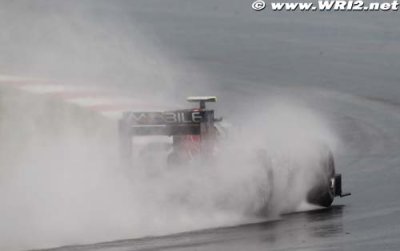 Alguersuari surfs around Suzuka