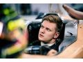 Schumacher moule son baquet chez Mercedes F1