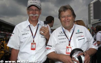 Zetsche rend hommage à Haug