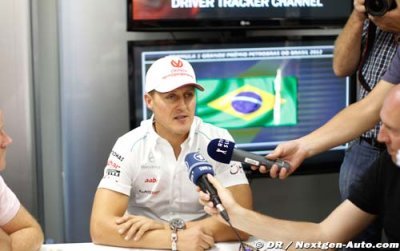 Report - ambulance staff photographed Schumacher file