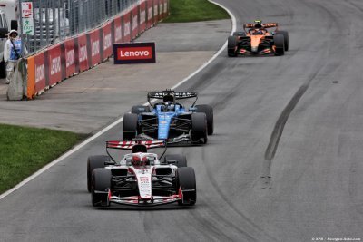 Komatsu refuses to guarantee Ocon future at Haas