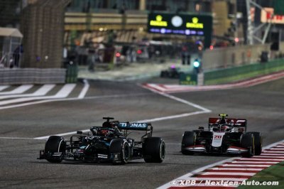 Replacing Bottas with Russell ’not realistic’ - Wolff