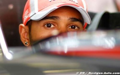 Lewis Hamilton denies moving to Mercedes a risk