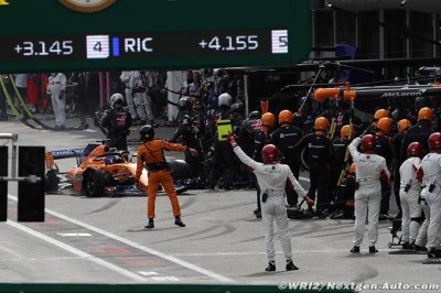 Alonso regrette l’agressivité dans le peloton au départ