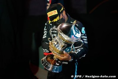 Hamilton a ‘adoré chaque minute’ de Bahreïn, mais il aura les ‘cheveux gris’ à la fin de l’année&nbsp;!