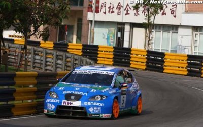 Rookie Michelisz wins Macau finale