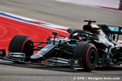 Hamilton takes pole in Russia as Verstappen splits the Mercedes&nbsp;